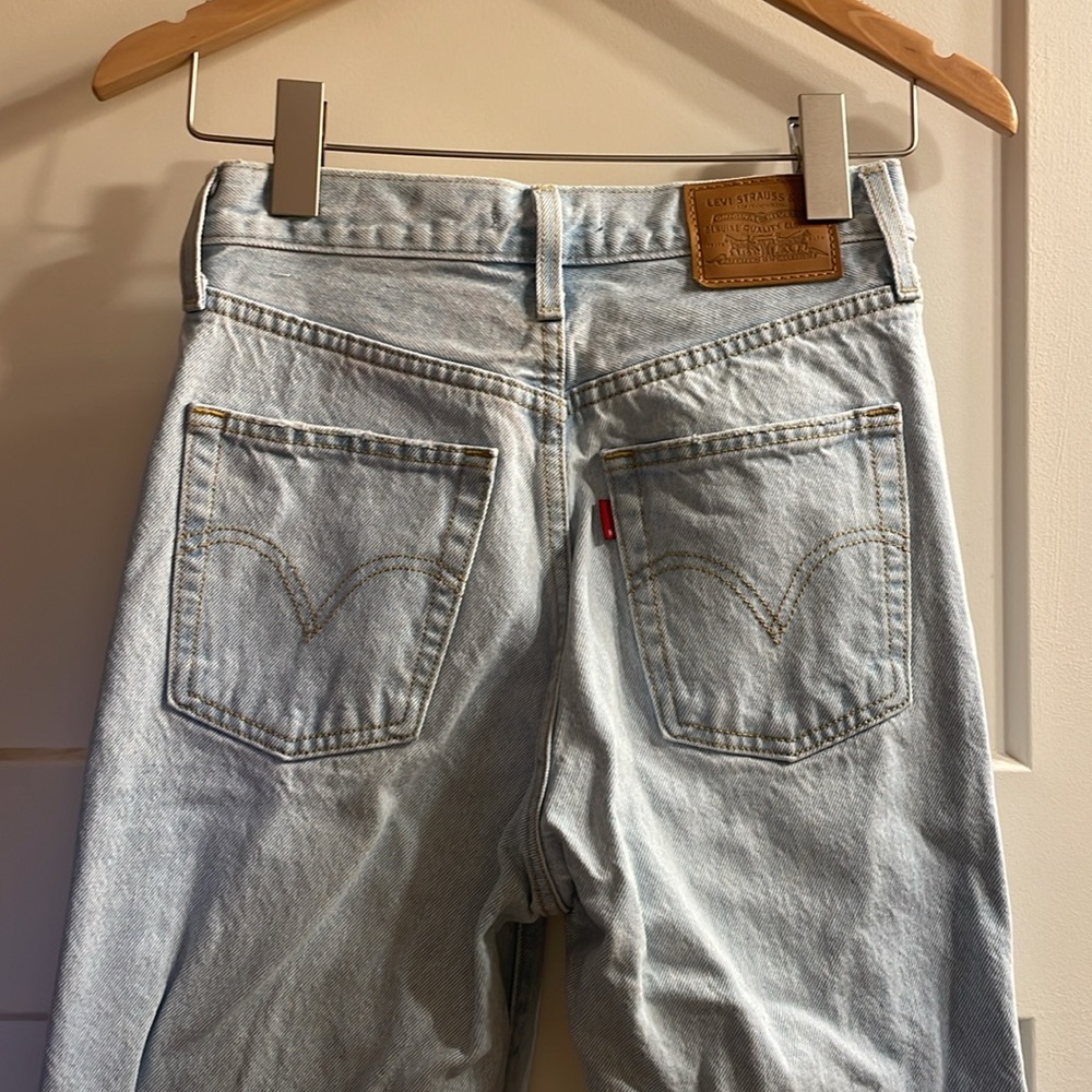 Levis - Picture 5 of 5